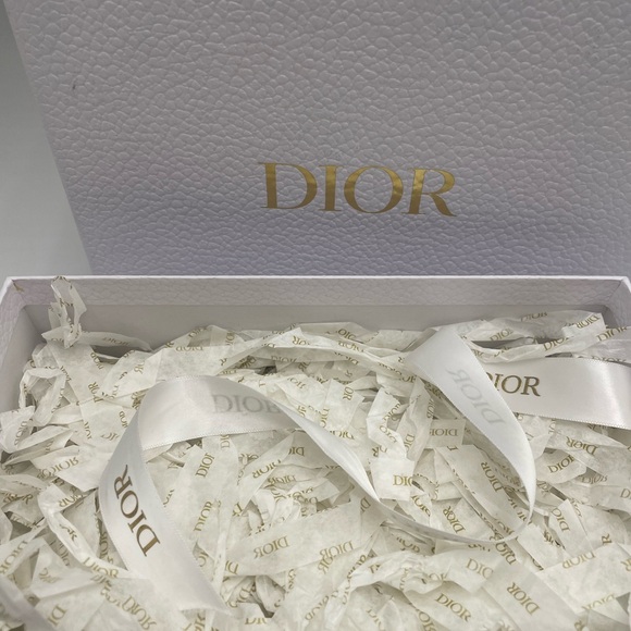 Dior White and Gold Gift Box - Picture 5 of 5